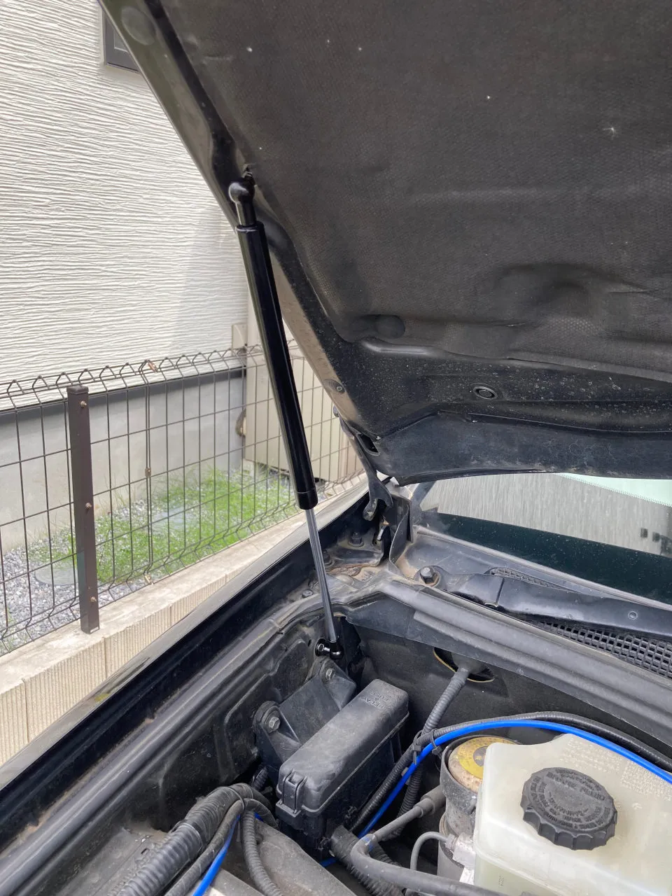 ボンネットダンパー